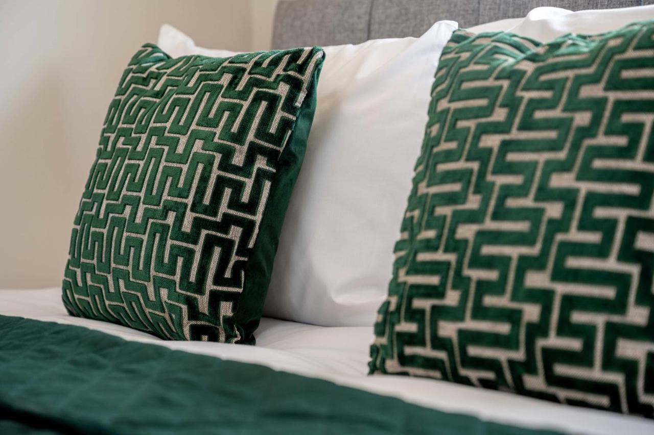 The Oaklands - Luxury Spacious 6-Bed, Near Solihull, Birmingham City, Jlr, Nec, Airport, Resorts World, Hs2 Esterno foto