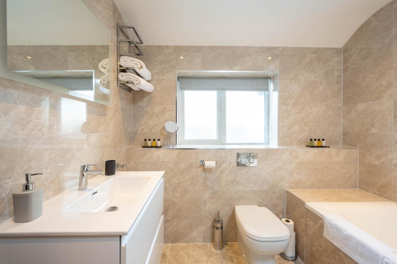 The Oaklands - Luxury Spacious 6-Bed, Near Solihull, Birmingham City, Jlr, Nec, Airport, Resorts World, Hs2 Esterno foto